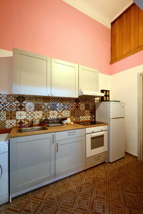 Atrium Apartment *