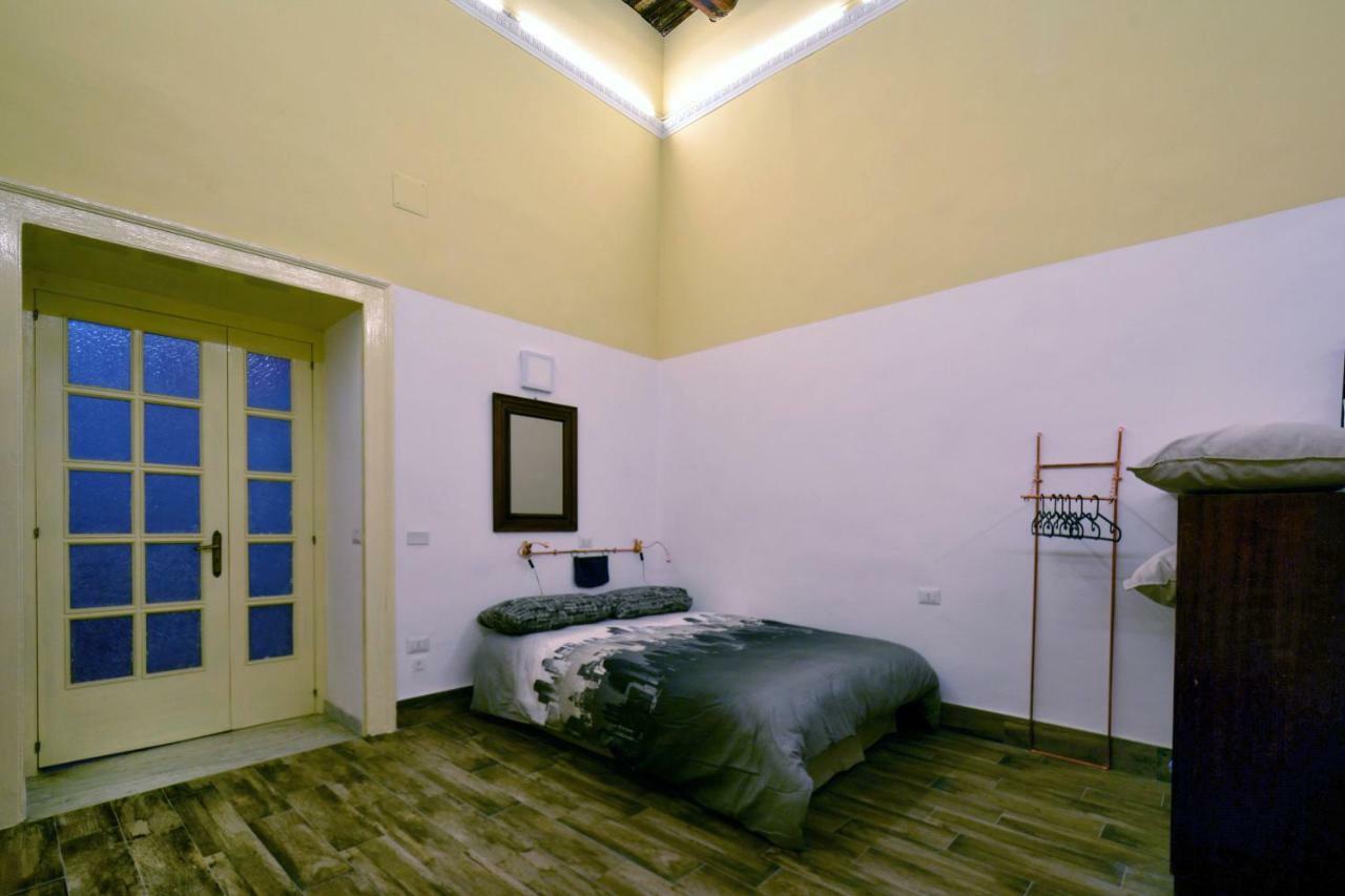Atrium Apartment *